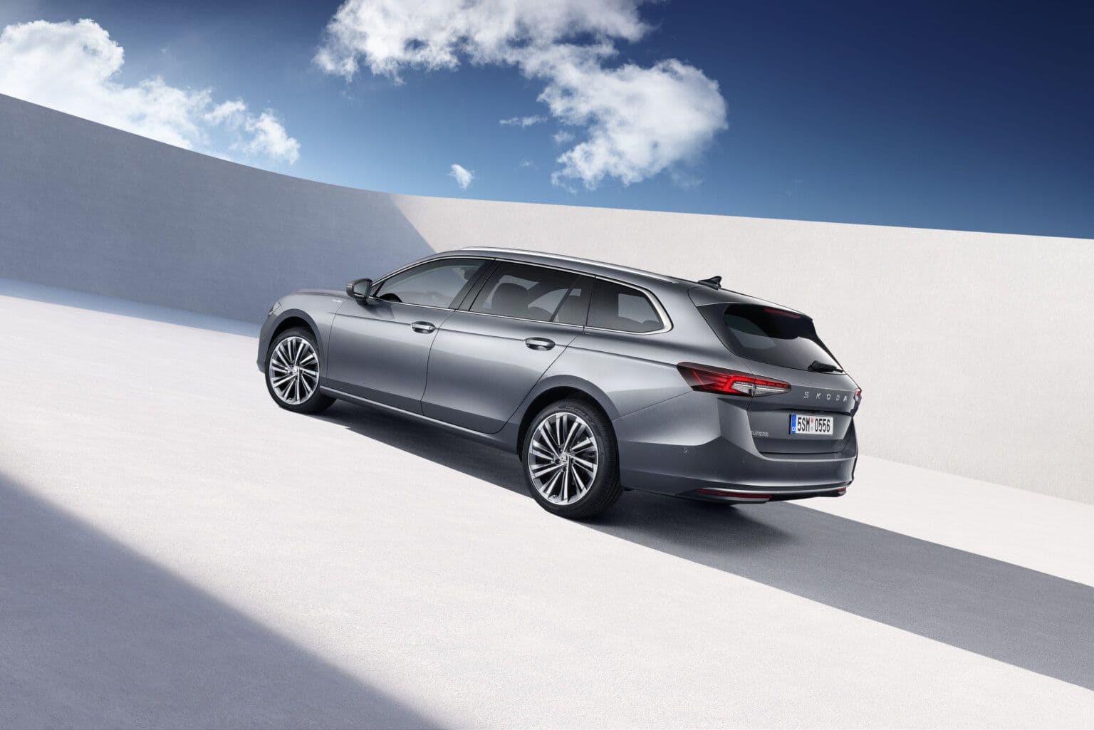 skoda-superb-combi-l&k-exterier-payless-lease.jpg