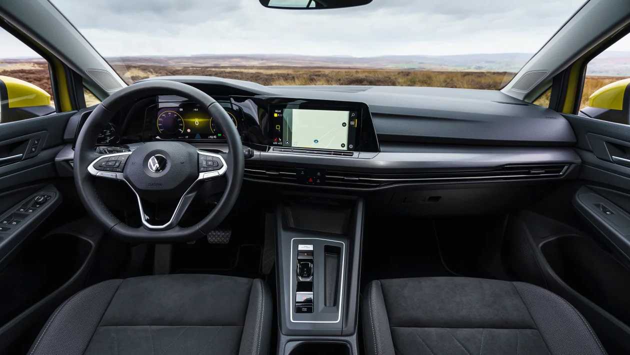 vw-golf-rline-interier-payless-lease.jpg