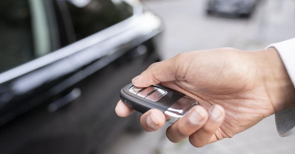 unlocking-car-with-remote-gettyimages.jpg