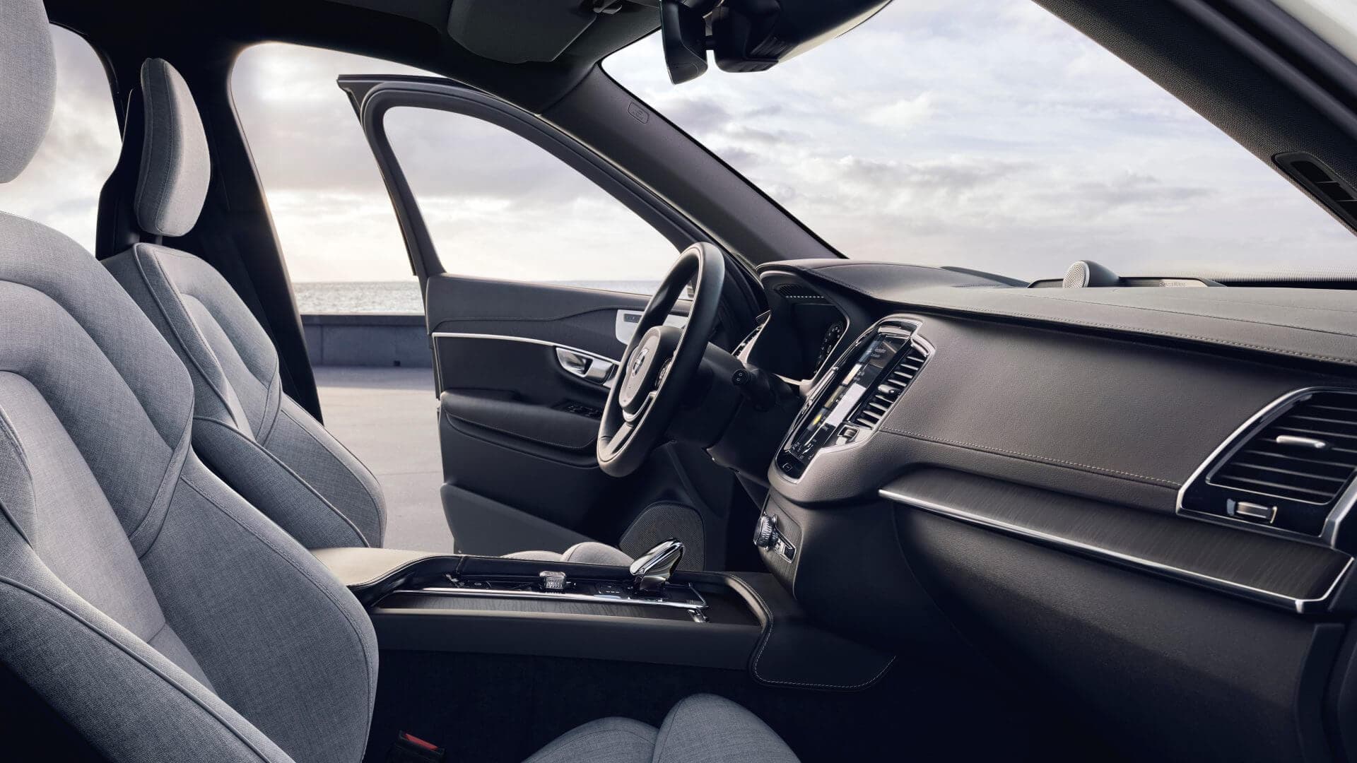 volvo-xc90-plus-interier-payless-lease