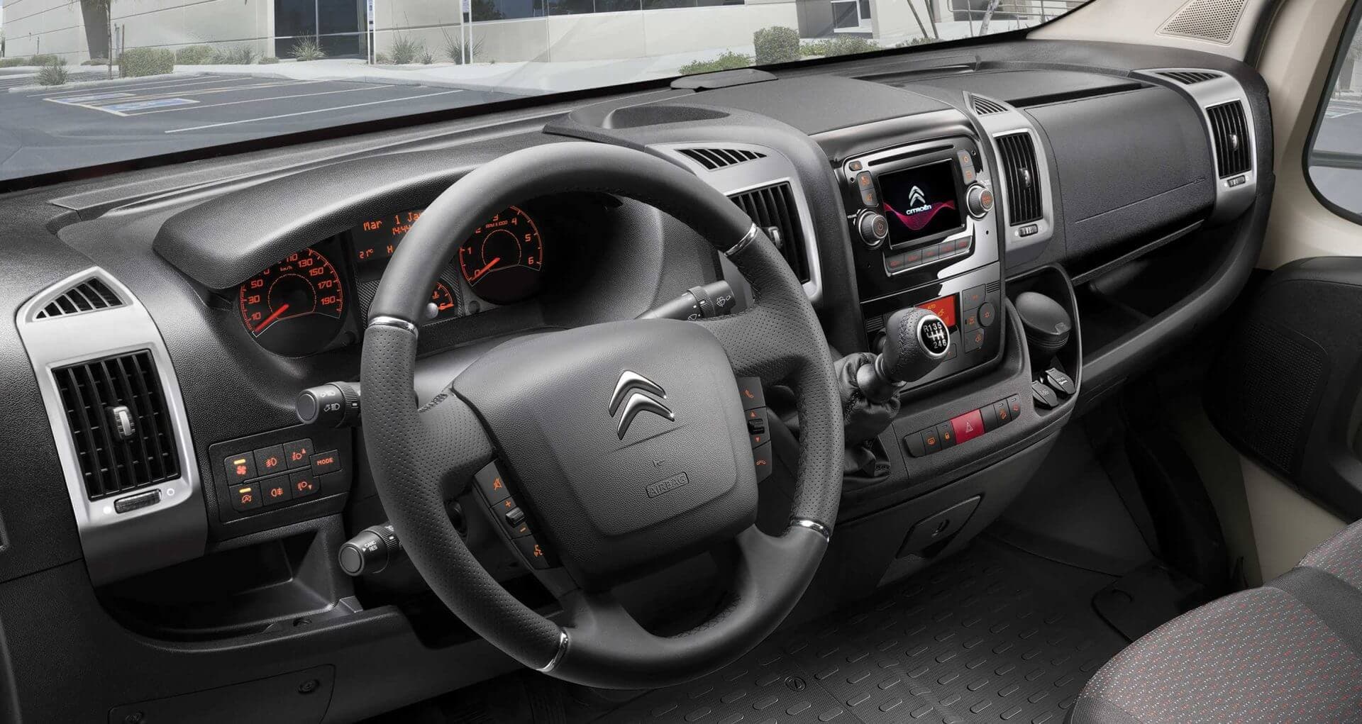 citroen-jumper-interier-payless-lease