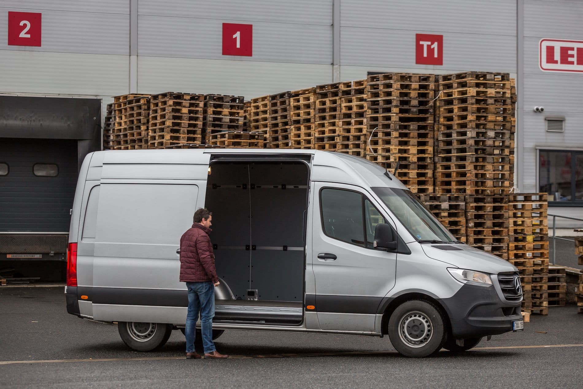 mercedes-benz-sprinter-exterier-payless-lease.jpg