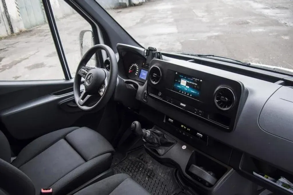 mercedes-benz-sprinter-interier-payless-lease