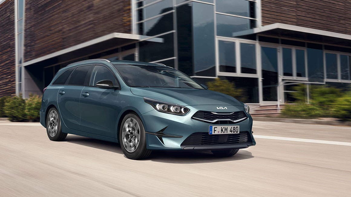 operativny-leasing-auta-kia-ceed-sw-gold.jpg