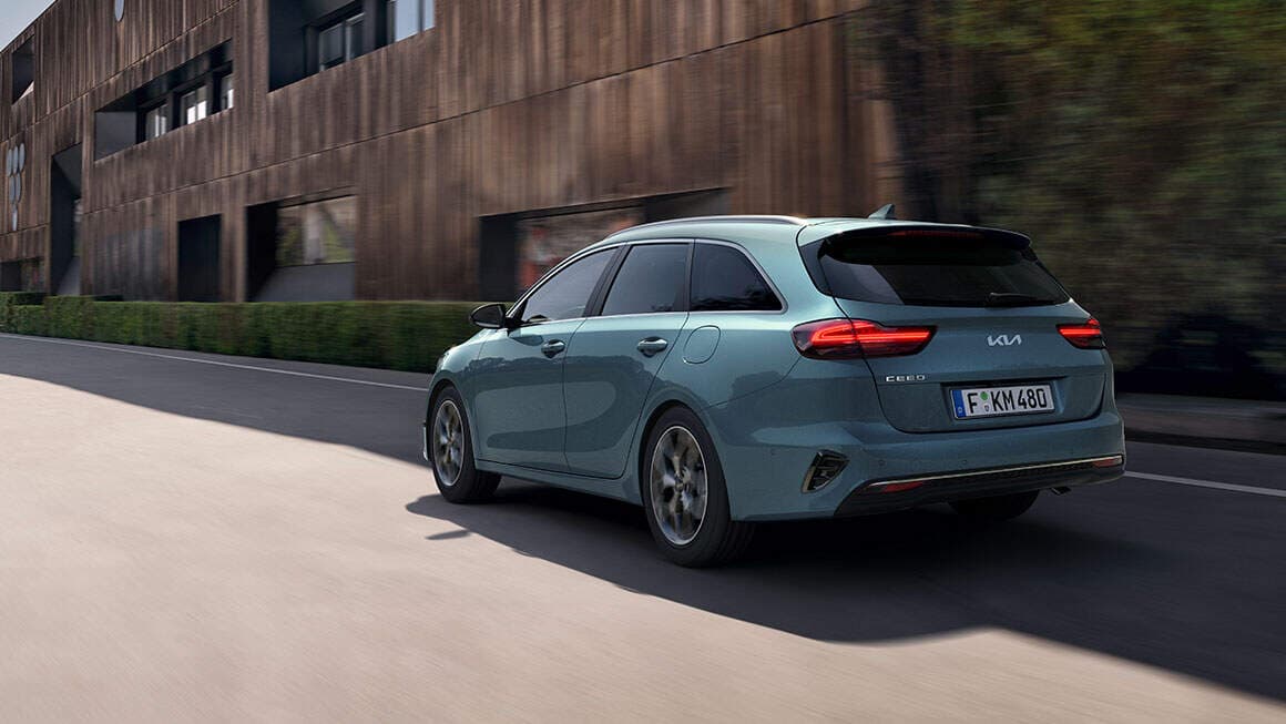 kia-ceed-sw-gold-exterier-payless-lease.jpg