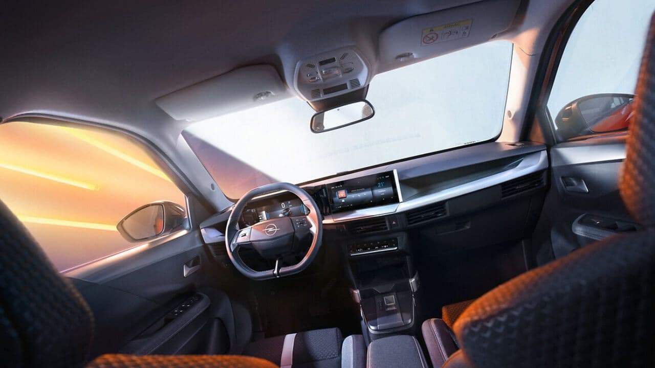 opel-frontera-interier-payless-lease.jpg