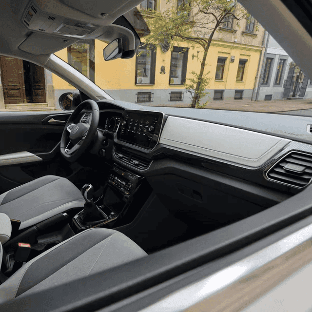 vw-tcross-interier-payless-lease.jpg